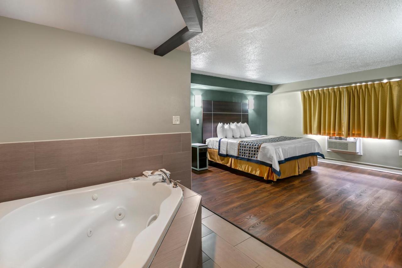 Knights Inn Bristol Levittown Esterno foto
