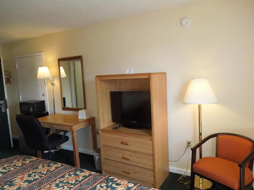 Knights Inn Bristol Levittown Esterno foto